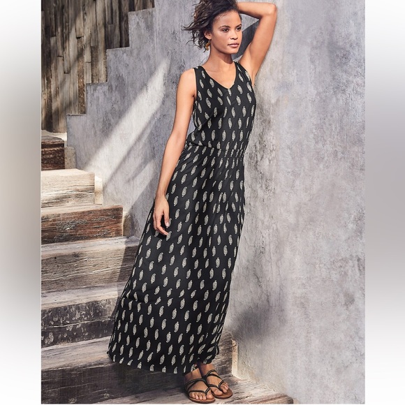 Garnet Hill Dresses & Skirts - Garnet Hill Black Maxi Dress with Cream Paisley Print